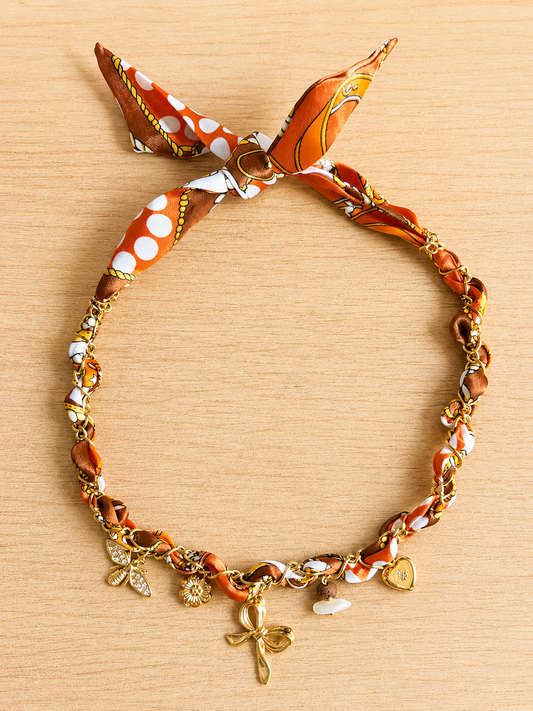 Collier foulard avec charms
